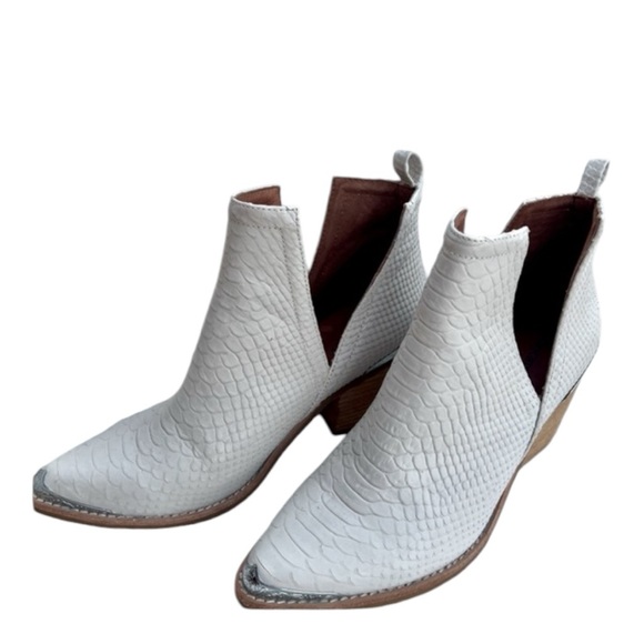 Jeffrey Campbell Cromwell White Snake Embossed Ankle Western Booties Size 7 - Picture 3 of 8